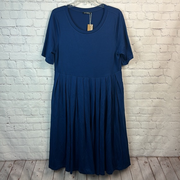 BloomChic Navy Pleated Short Sleeve Knit Pocket Dress Size Large 12 - Picture 2 of 6